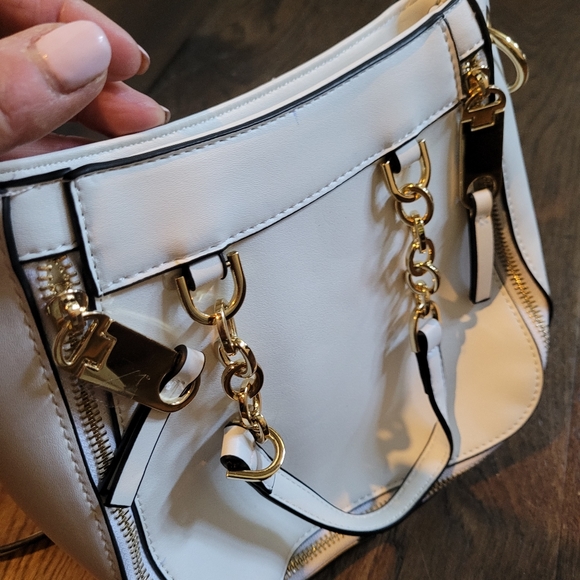 White purse - Picture 3 of 3
